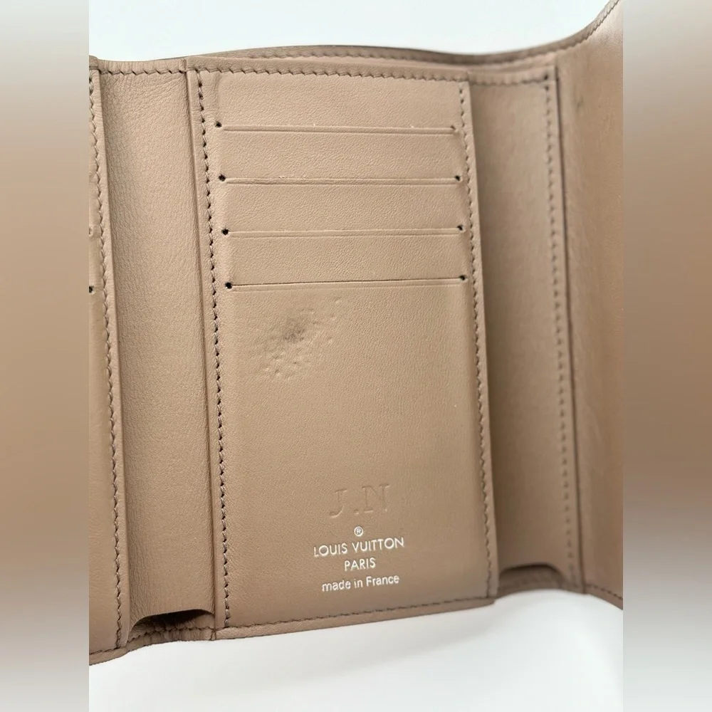 Louis Vuitton Capucines Compact Wallet Magnolia Pink Taurillon Leather LV - Picture 9 of 12